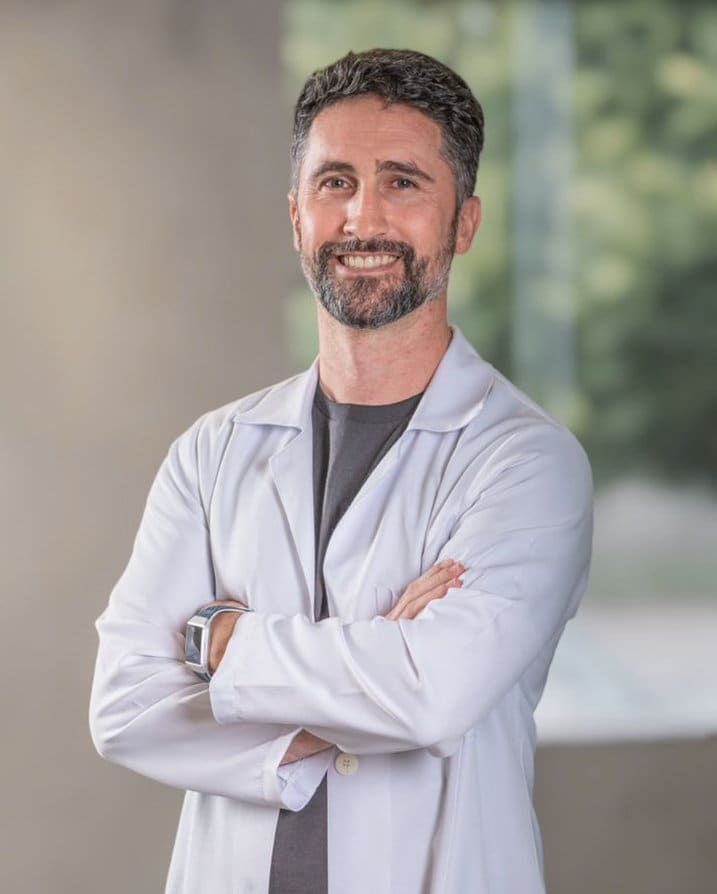 Rodolfo Veronezi em atendimento de fisioterapia esportiva